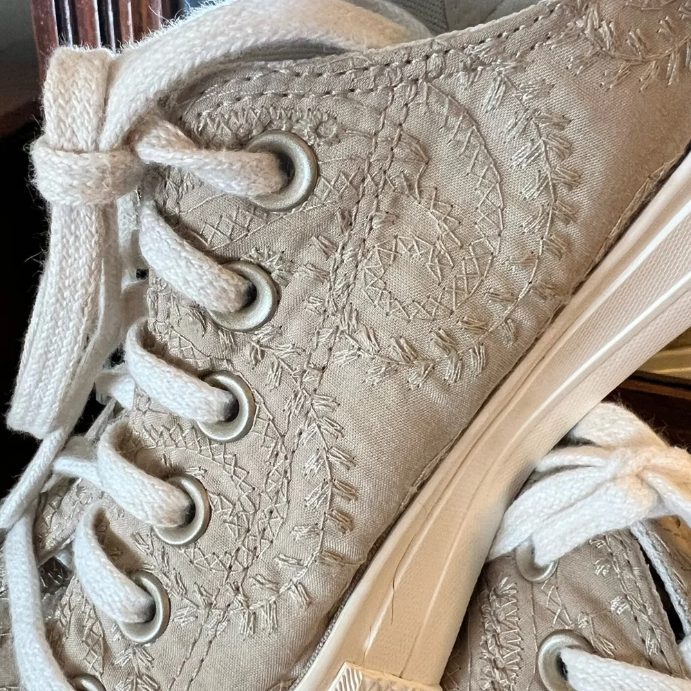 CONVERSE All Star Lift Platform Embroidered Canvas Bow Sneakers Tan White Size 7